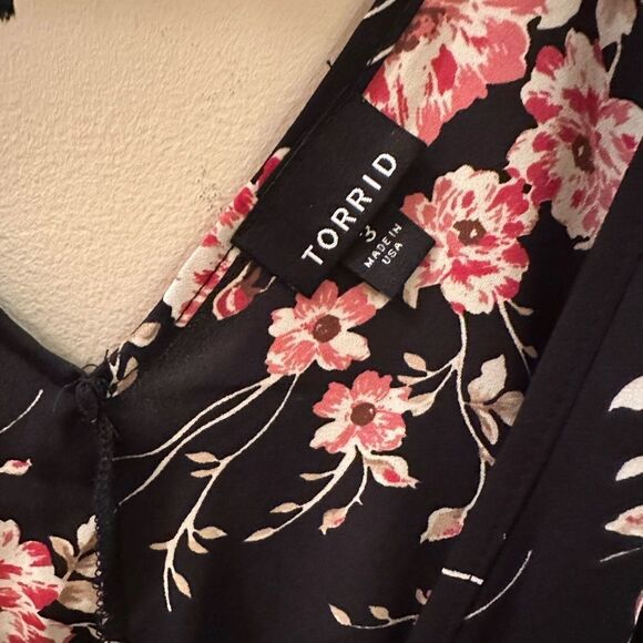 Torrid Deep V-Neck Floral Faux Wrap Georgette Tunic Top - Picture 4 of 7